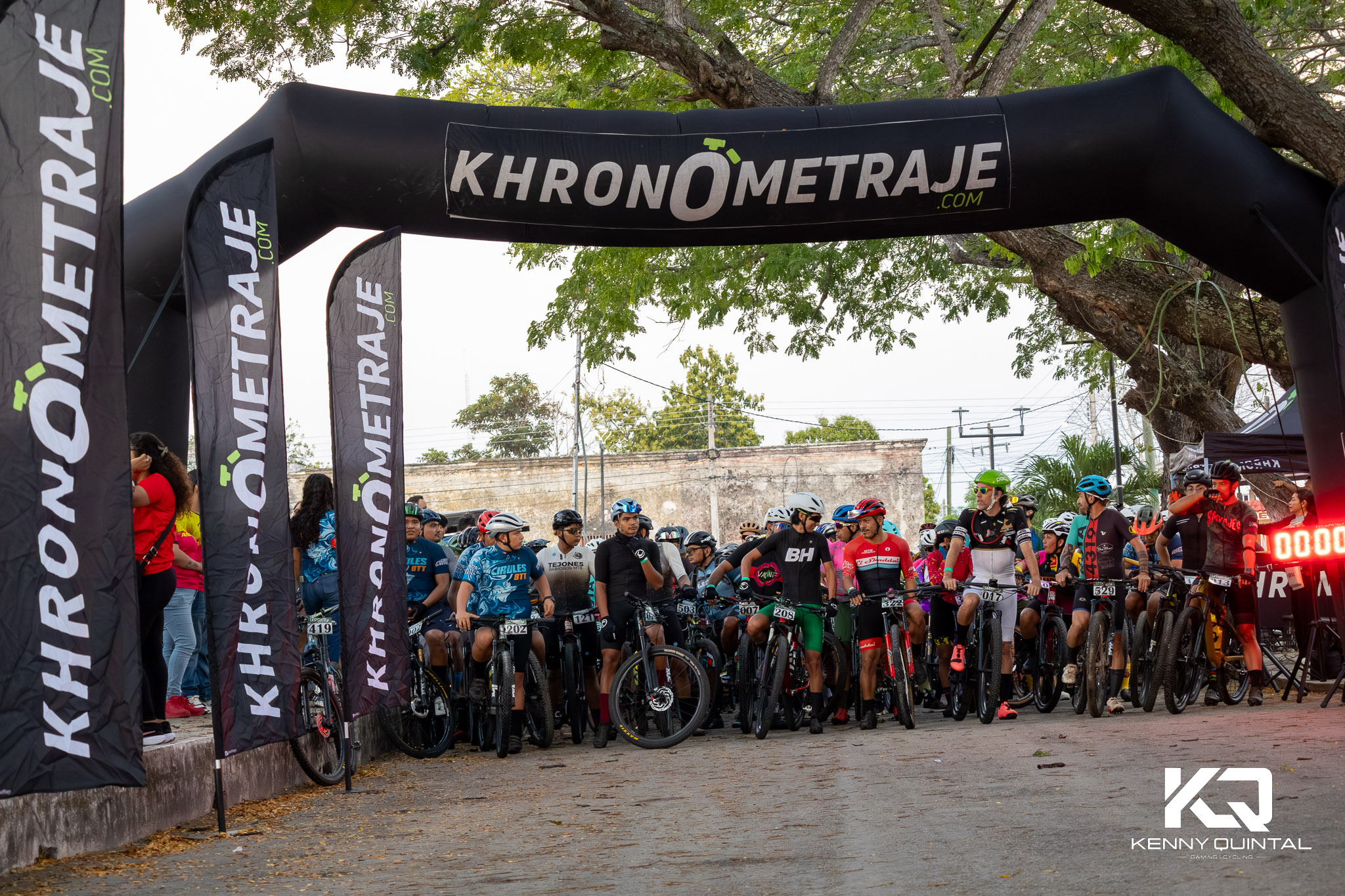 Corredor cruzando meta